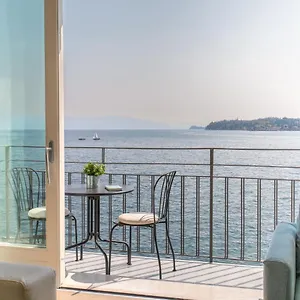 Luxury View , Salò Italia